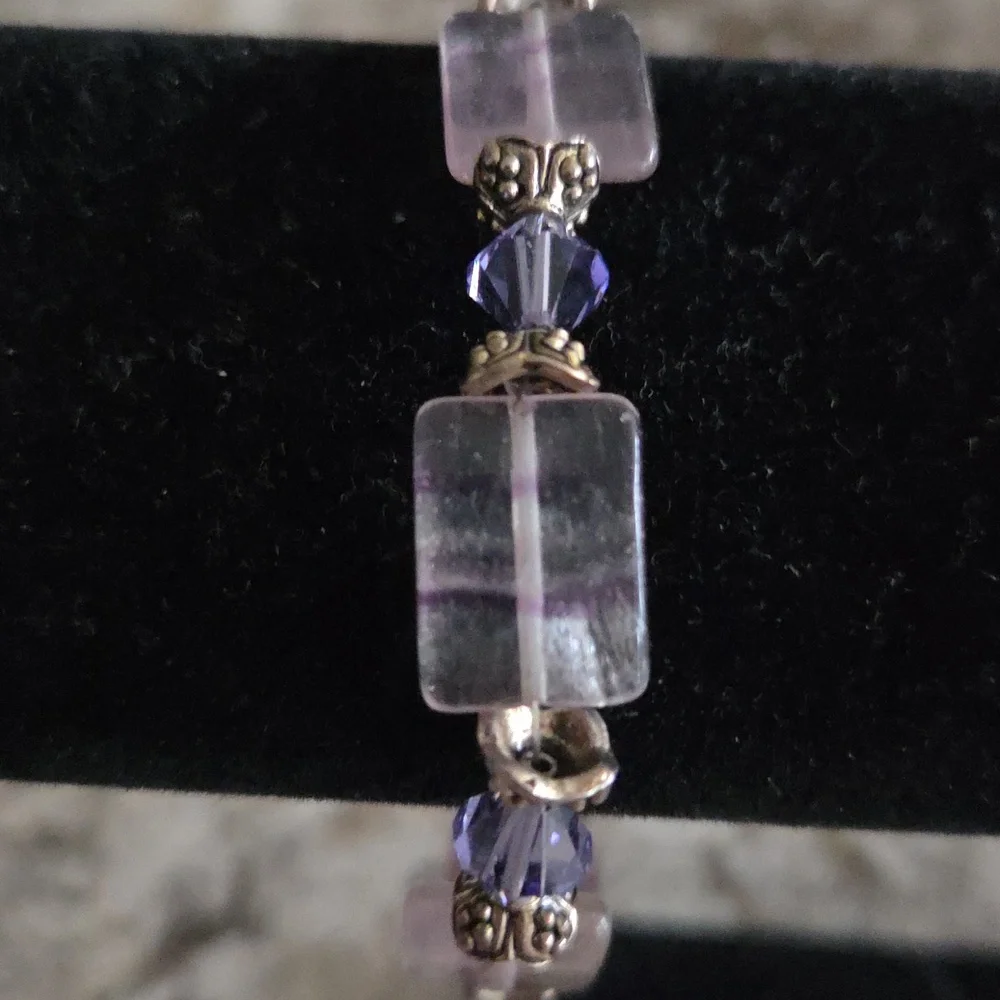 Purple Beaded Amethyst Bracelet Size 7.5. a precious stone consisting of a viole